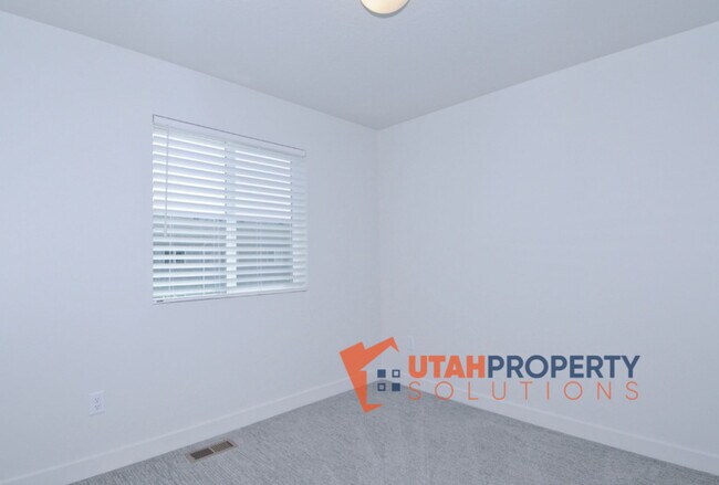 Building Photo - 1036 W 430 S
