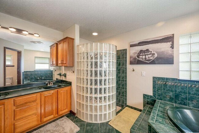 Building Photo - Luxurious 4 Bed/2.5 Bath Home with Stunning Lake and Golf Course Views with Pool on Savannahs Tra...