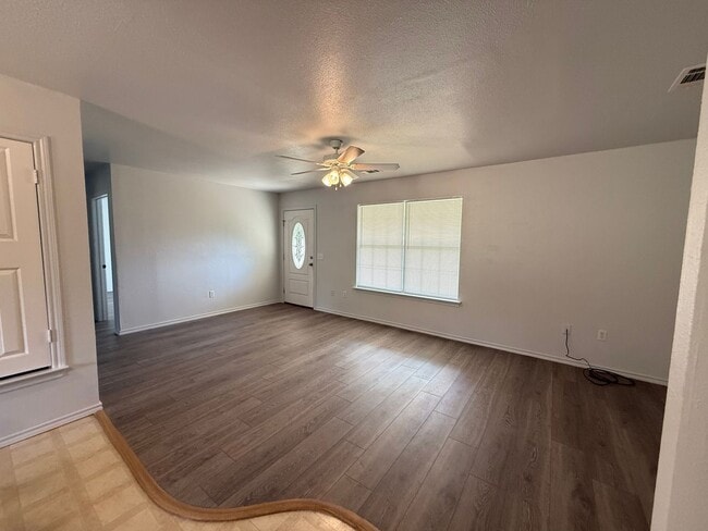 Building Photo - 2 Bedroom in Hughes Springs ISD