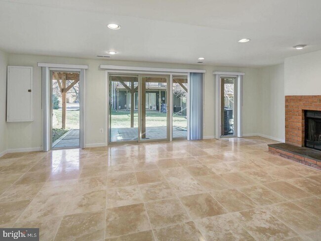 Building Photo - 10723 Gloxinia Dr