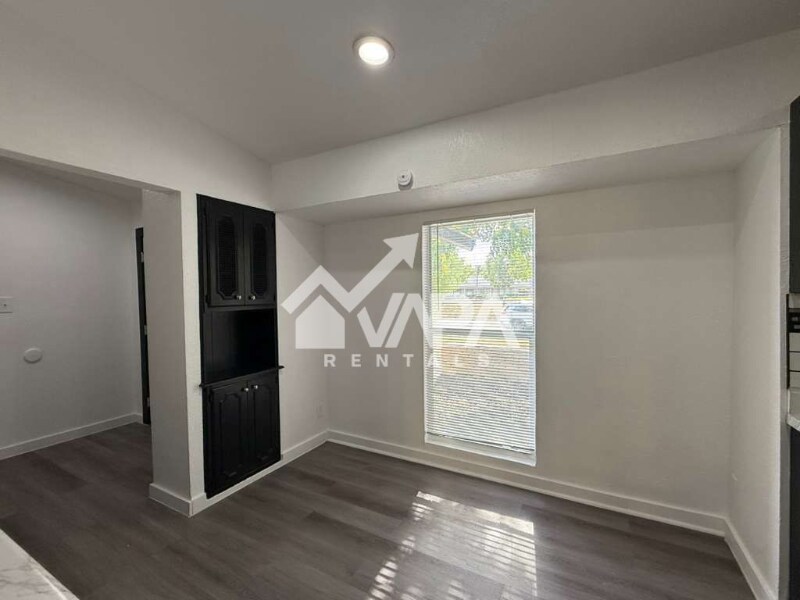 Building Photo - 5614 E Rolling Ridge Dr