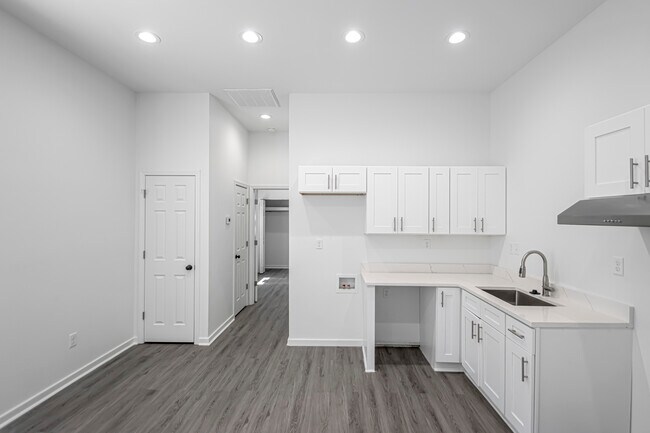 Building Photo - 214 S Park St