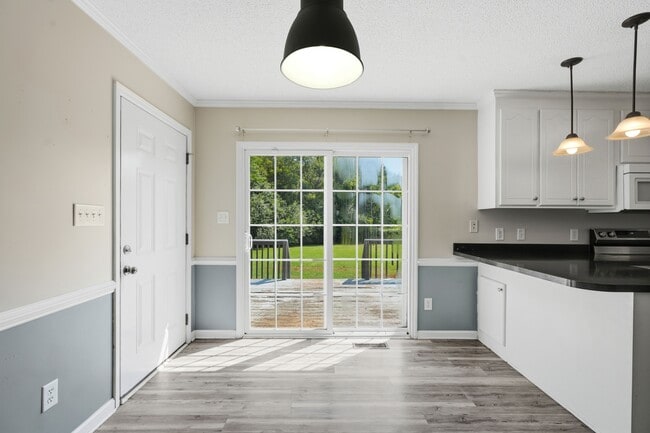 Building Photo - 202 Starcrest Dr