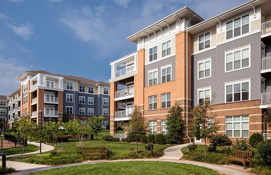 Building Photo - The Falls at Flint Hill