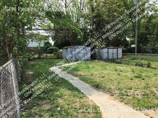 Building Photo - Dearborn Heights Colonial