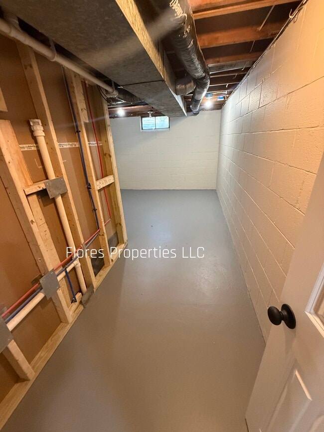 Building Photo - 1136 Pauline Ave