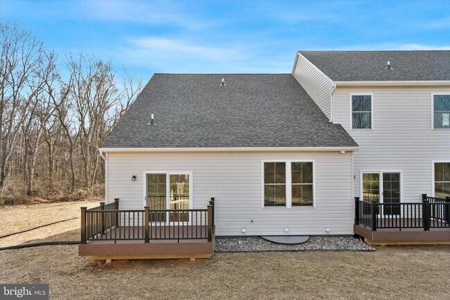 Building Photo - 122 Silversmith Rd