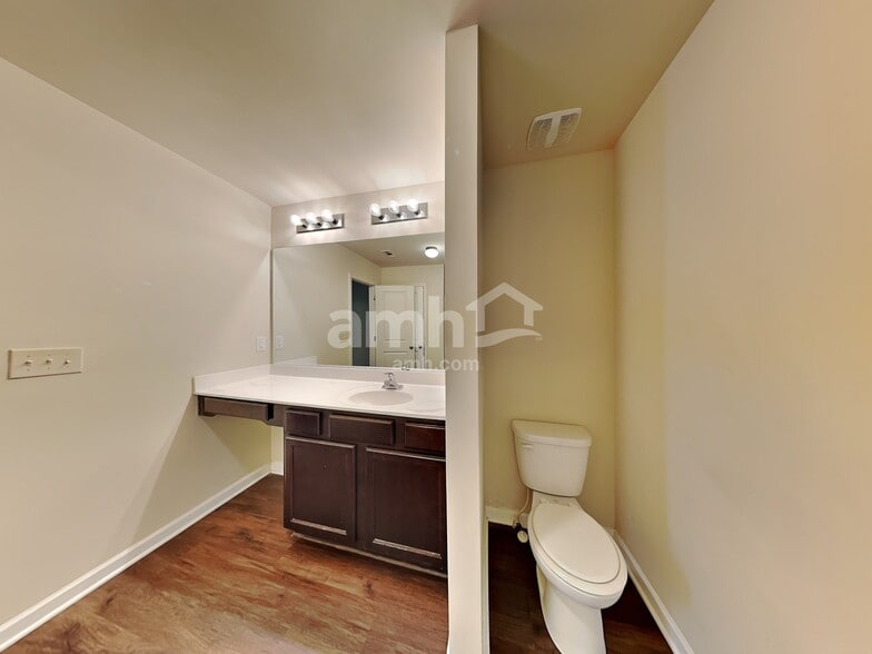 Building Photo - 4104 Dale Dr SE