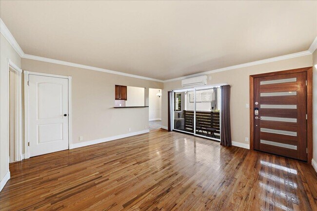 Building Photo - 11719 Mayfield Ave