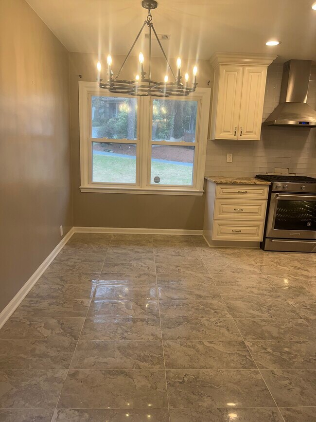 Building Photo - 1371 Stephens Dr NE