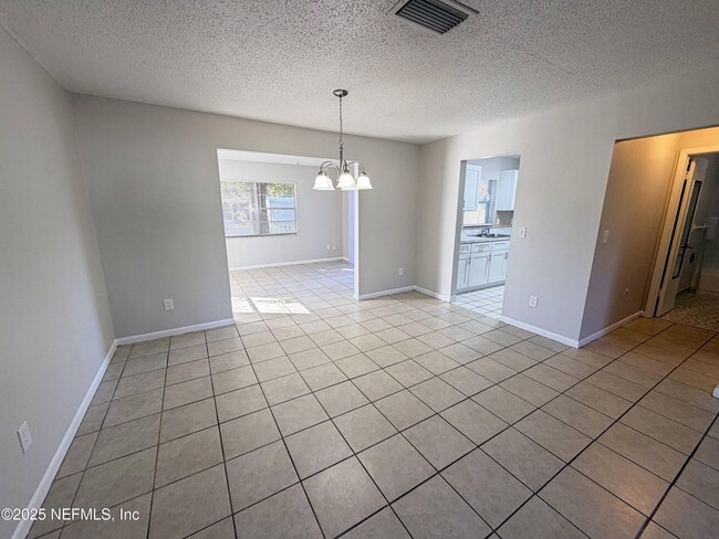 Building Photo - 283 Almansa Rd