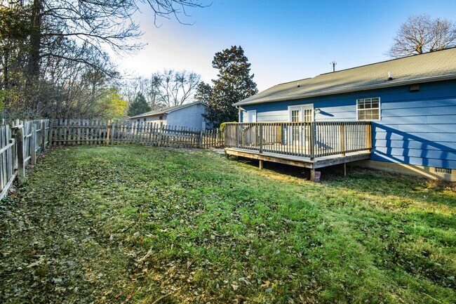 Building Photo - 6600 Woodcock Cir