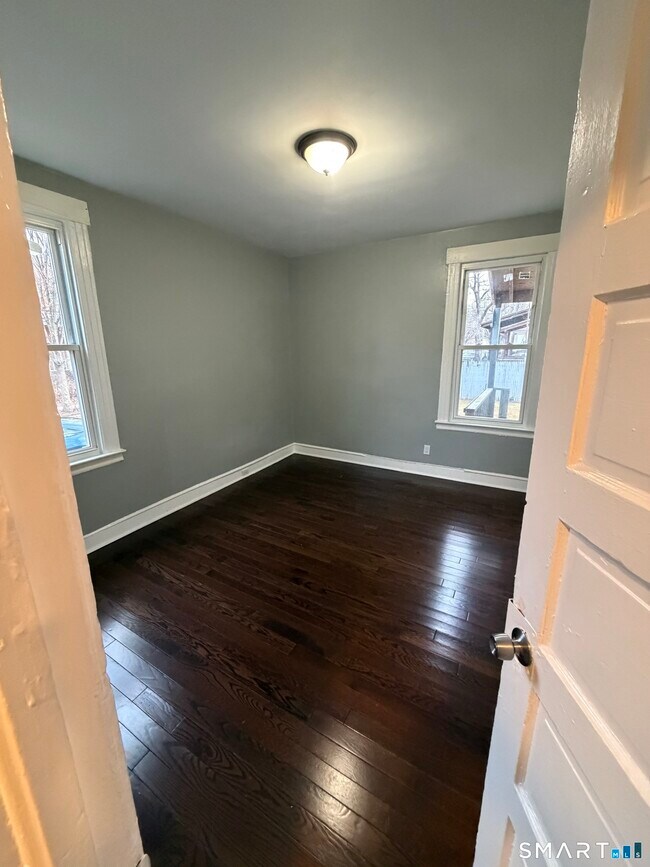 Building Photo - 327 Newhall St