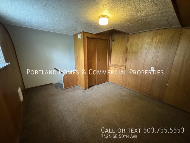 Building Photo - 7424 SE 50th Ave