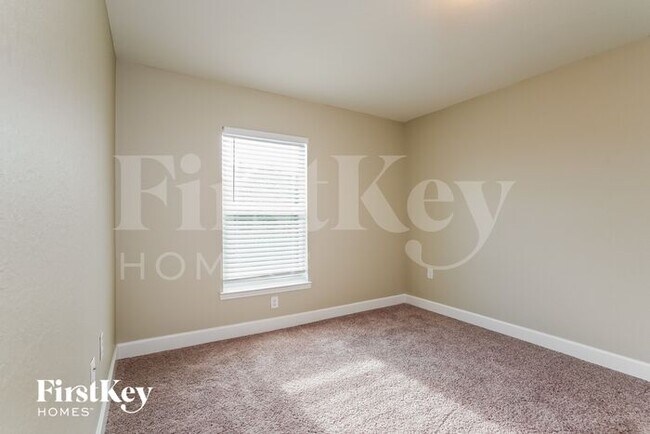 Building Photo - 2712 38th St SW