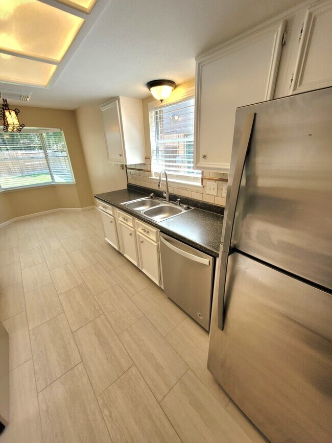 Building Photo - 22 W Broken Oak Ct