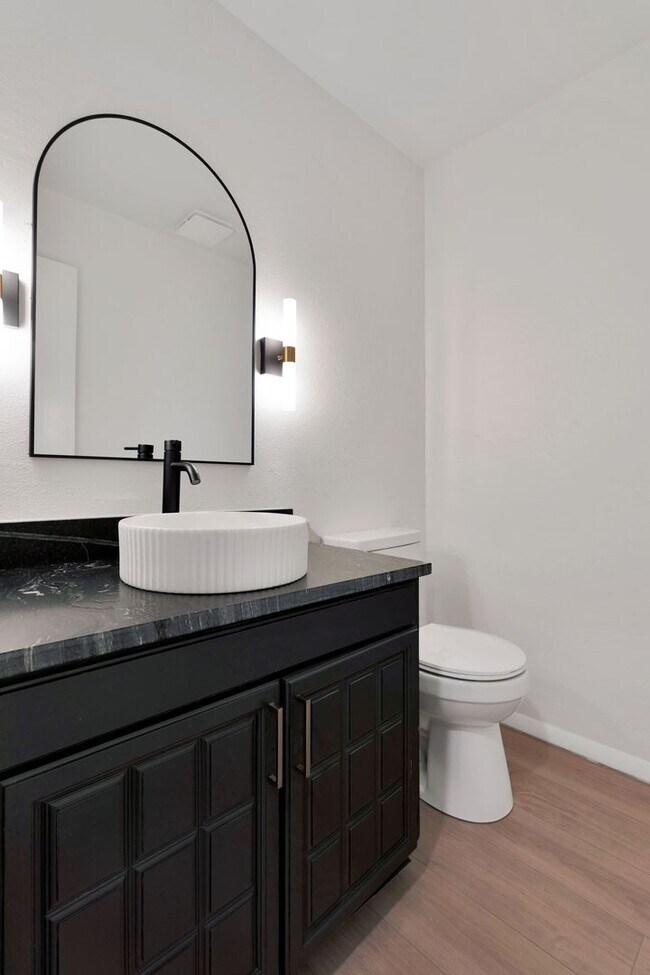 Building Photo - Freshly Remodeled 2 Bed 1.5 Bath home with large deck