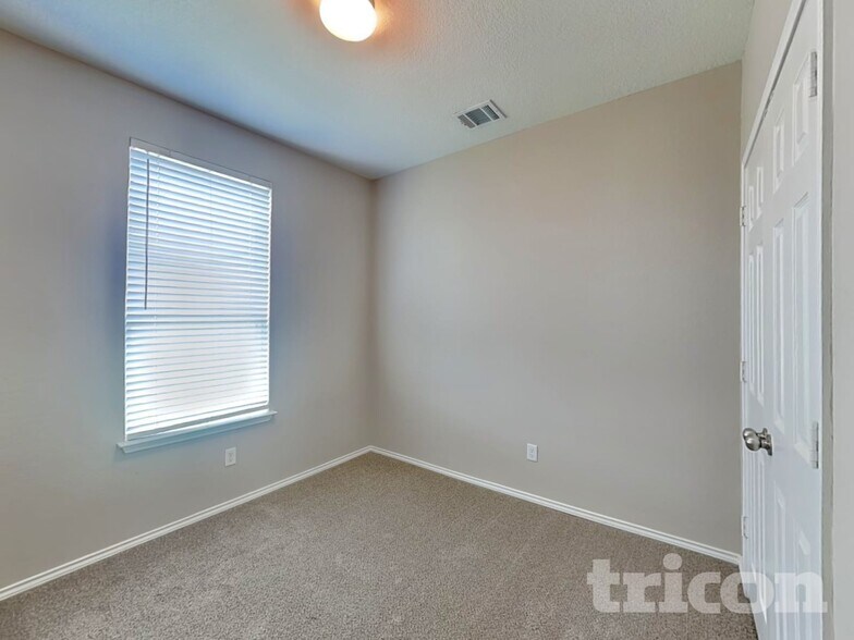 Building Photo - 10355 Dunlap