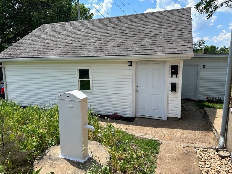 Building Photo - 726 E 5th St