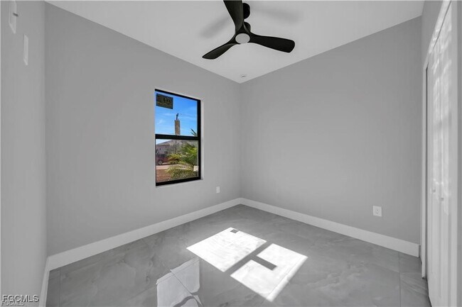 Building Photo - 317 NW 17th Pl