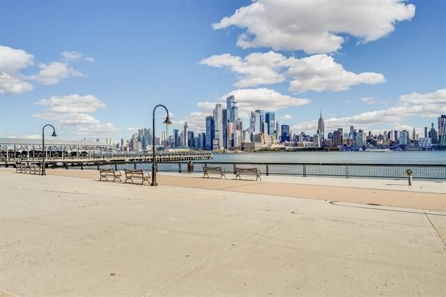 Building Photo - 1100 Maxwell Ln