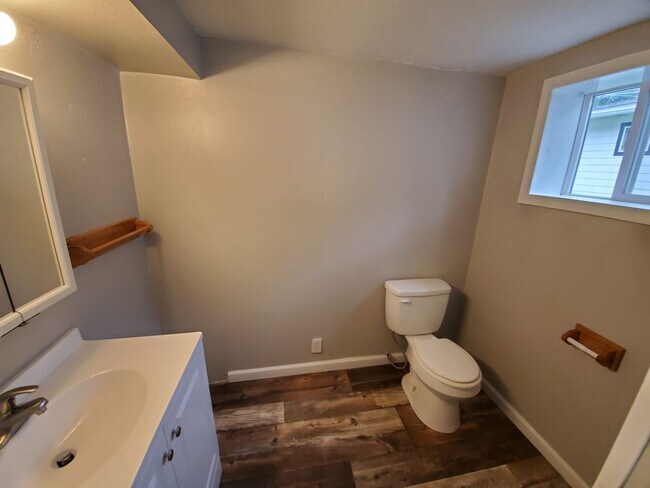 Building Photo - 3 Bedroom, 1 Bathroom in the Norwoodville ...