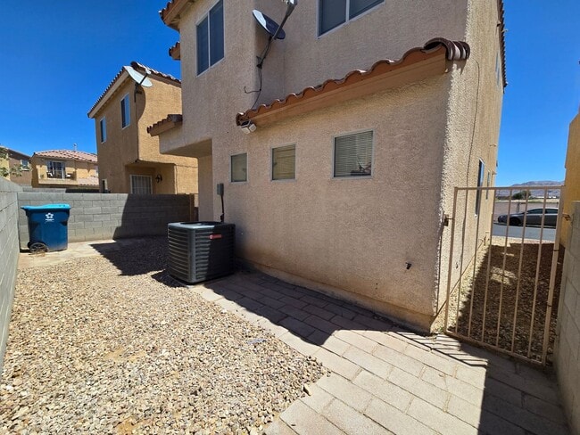 Building Photo - A Fabulous 3 Bed, 2.5 Bath, 2 Story Home W...