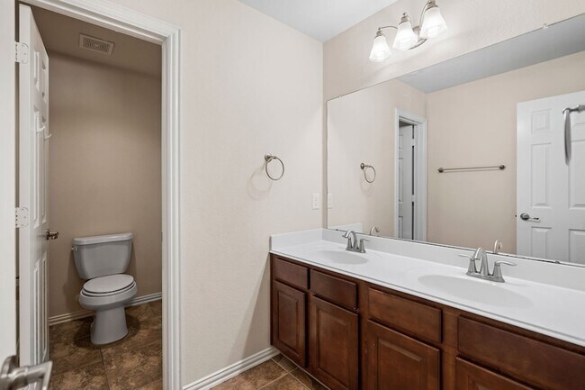 Building Photo - 46 Black Swan Ct