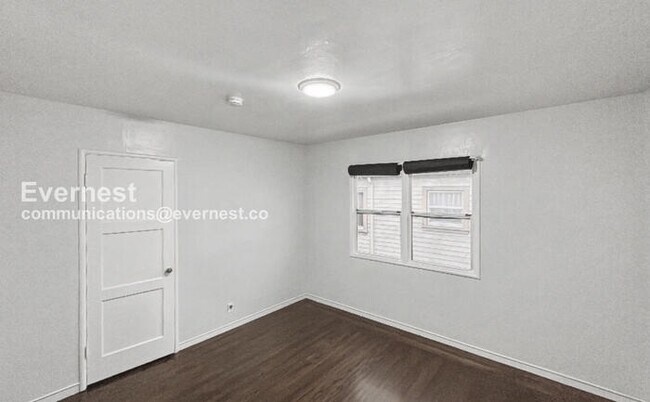 Building Photo - 6618 Laird Ave