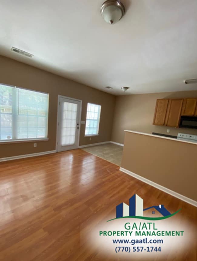 Building Photo - Spacious 3-bedroom townhouse in Riverdale
