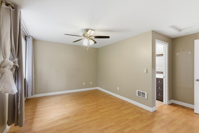 Building Photo - 2227 SE 8th Pl
