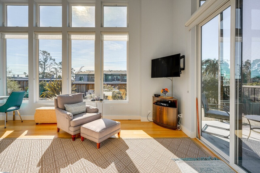 Building Photo - 157 Ave Portola