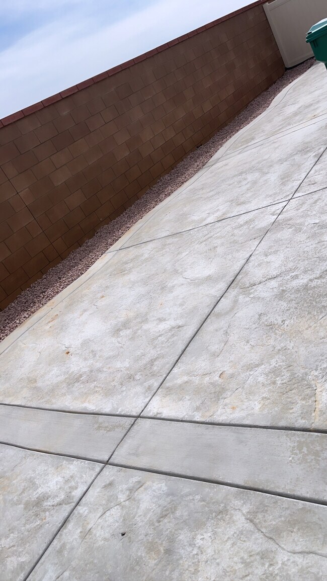 Building Photo - 6032 Mariposa Dr