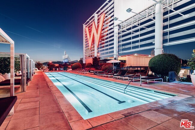 Primary Photo - 6250 Hollywood Blvd