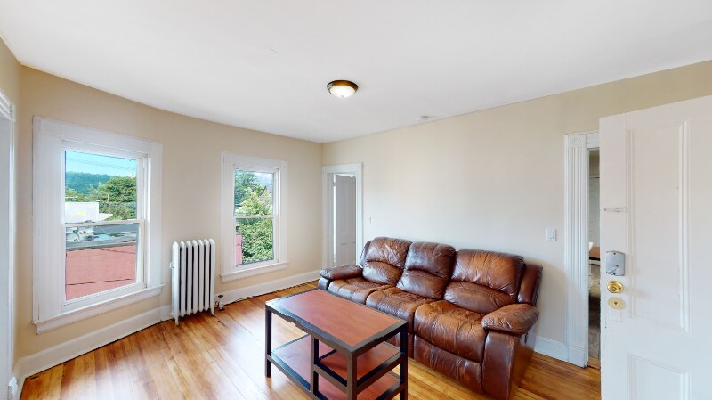 Primary Photo - 146 Beethoven St