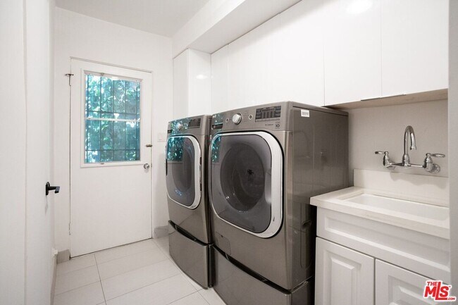 Building Photo - 1622 Tower Grove Dr