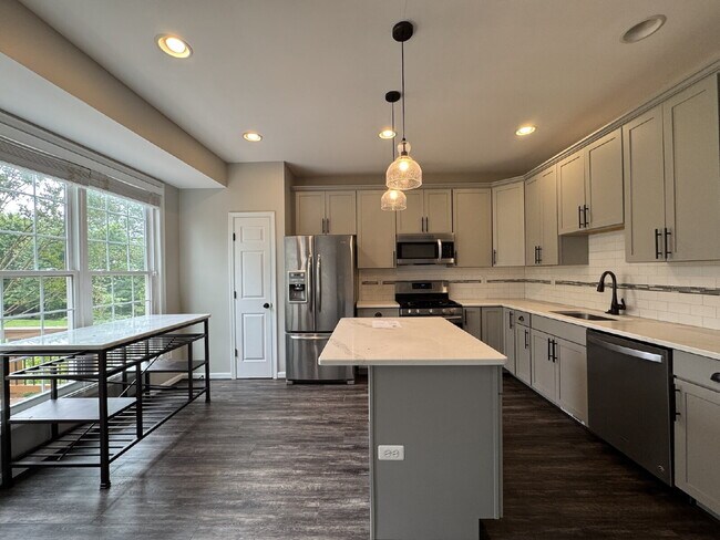 Building Photo - Your Exquisite Herndon Sanctuary Awaits