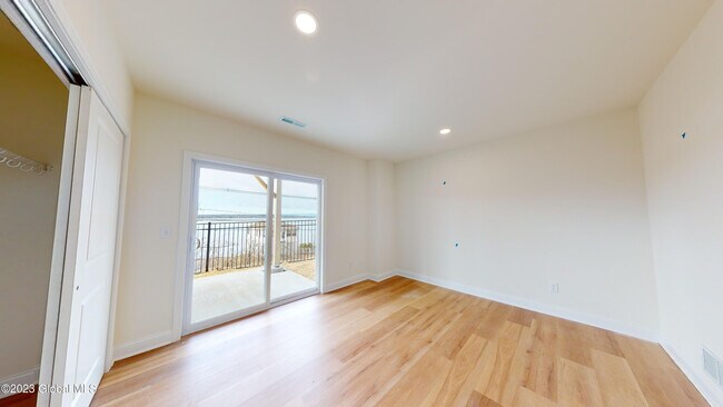 Building Photo - 544 NY-9P