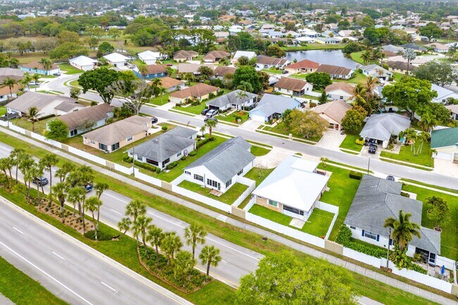 Building Photo - 125 Raintree Trail