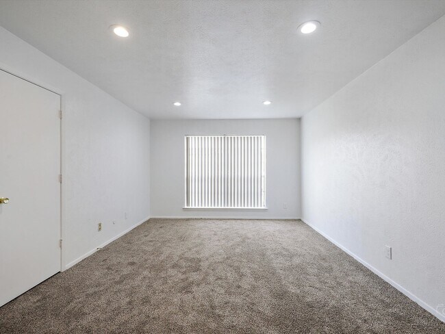 Building Photo - Spacious 2-Bedroom Apartments in Dallas – Starting at $1,150/Month