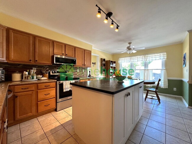 Building Photo - 1149 Birks Ln
