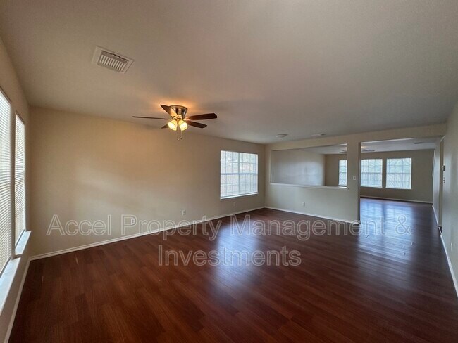 Building Photo - 819 Briarwood Dr