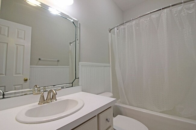 Building Photo - Lane Tree