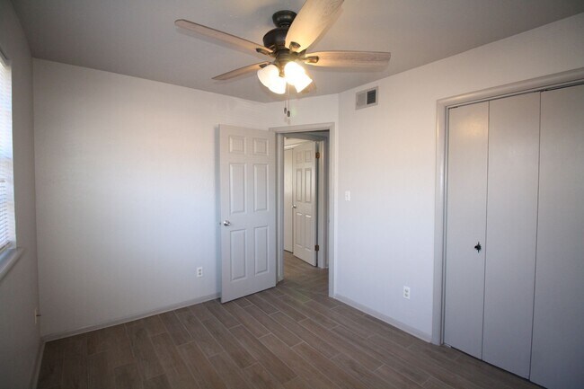 Building Photo - Adorable 3 bed in Midwest City