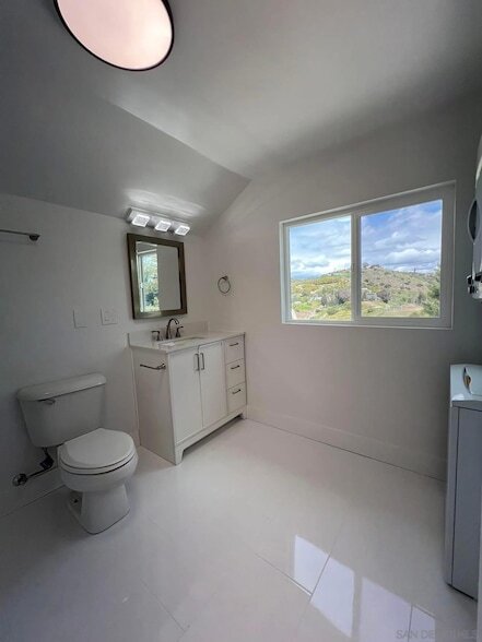Building Photo - 1531 Avohill Dr