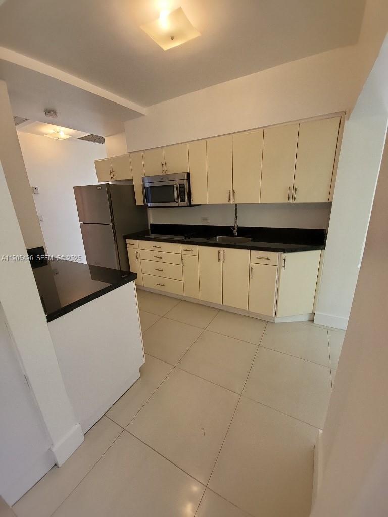 Building Photo - 7707 Hawthorne Ave