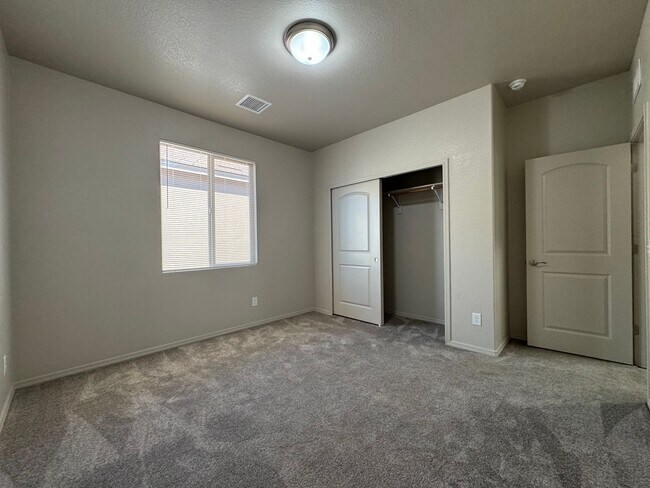 Building Photo - 4BR/2.5BA/2CG, 2057 sq.ft. rental with DOG RUN in Sierra Vista, AZ