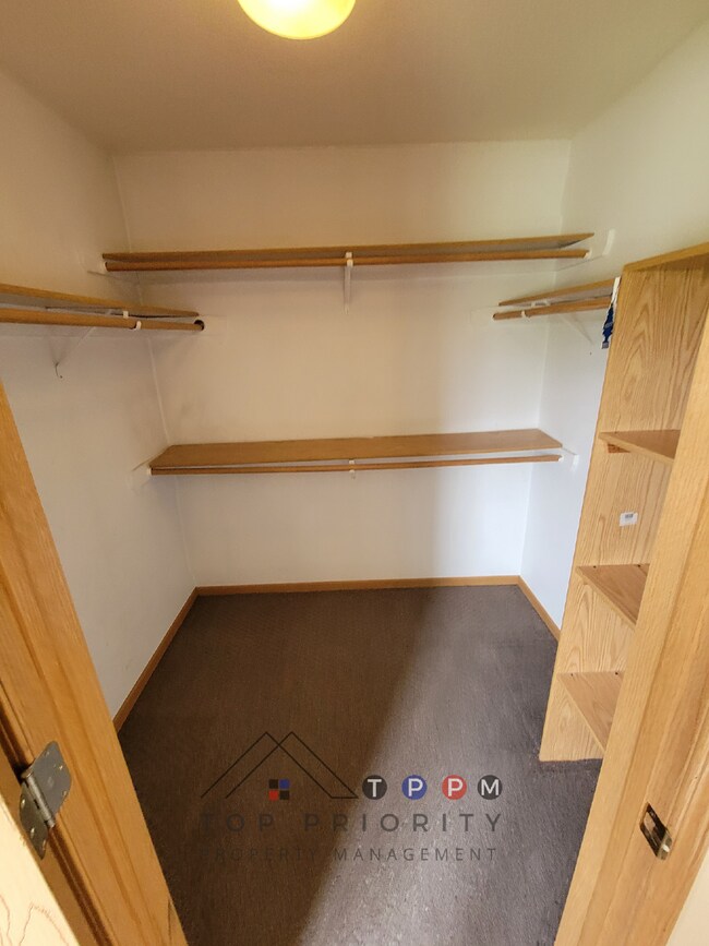 Building Photo - ** SPRING MOVE IN SPECIAL ** 2 Bedroom | 1...