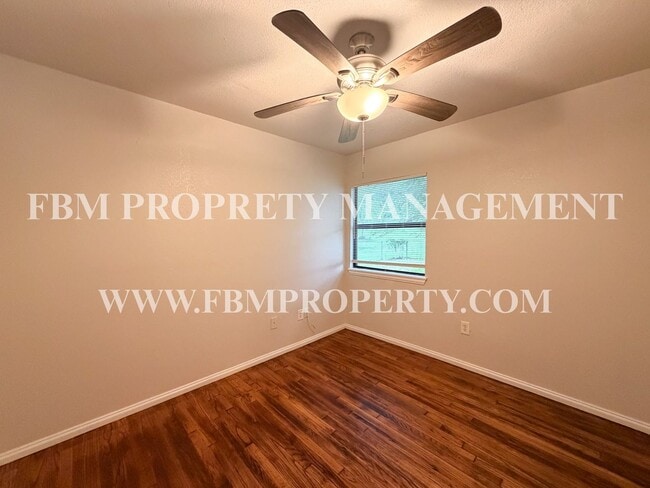 Building Photo - 108 Sunset Cir
