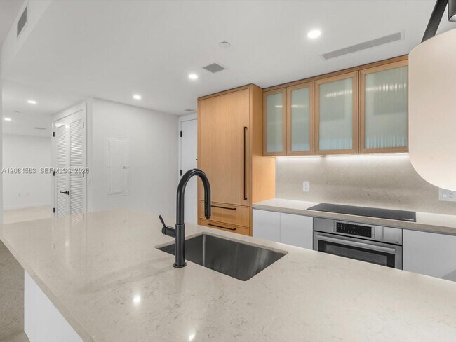 Building Photo - 2200 Brickell Ave